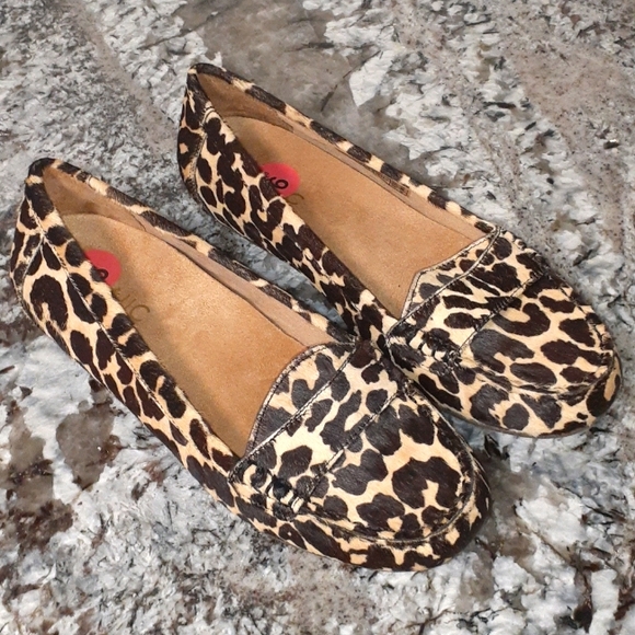 vionic leopard print shoes